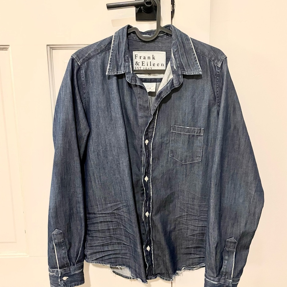 FRANK & EILEEN Barry Dark Denim Distressed Wash Shirt sz M